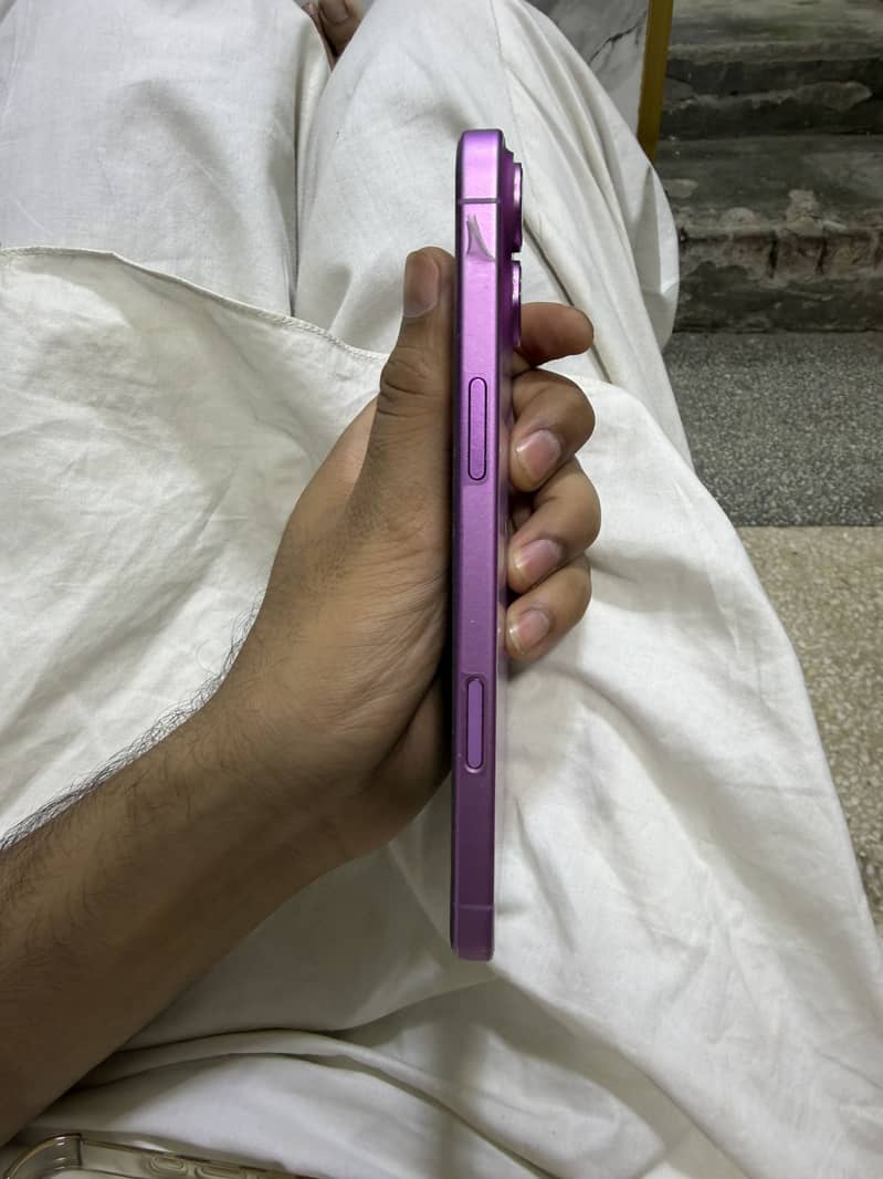 Apple iPhone 16 Plus 4