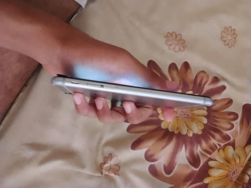 Apple iPhone 6s 1