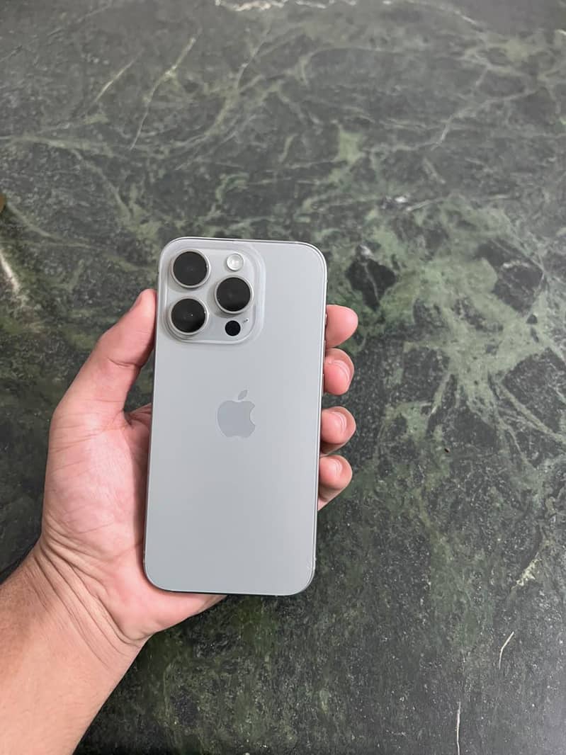 Apple iPhone 15 Pro 0