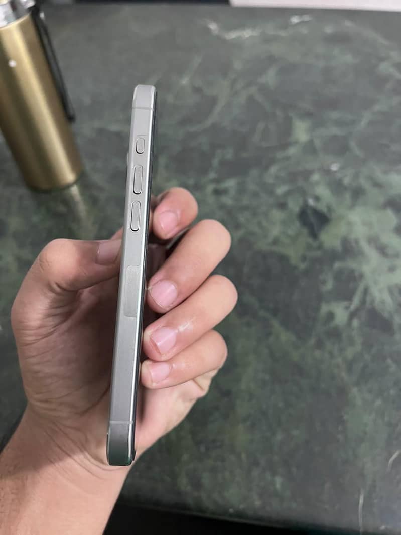 Apple iPhone 15 Pro 4