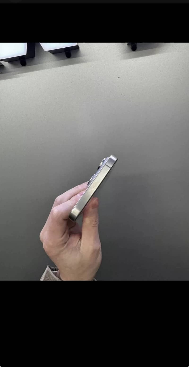 Apple iPhone 15 Pro Max 3