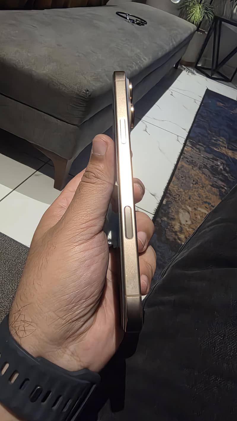 Apple iPhone 16 Pro Max 3