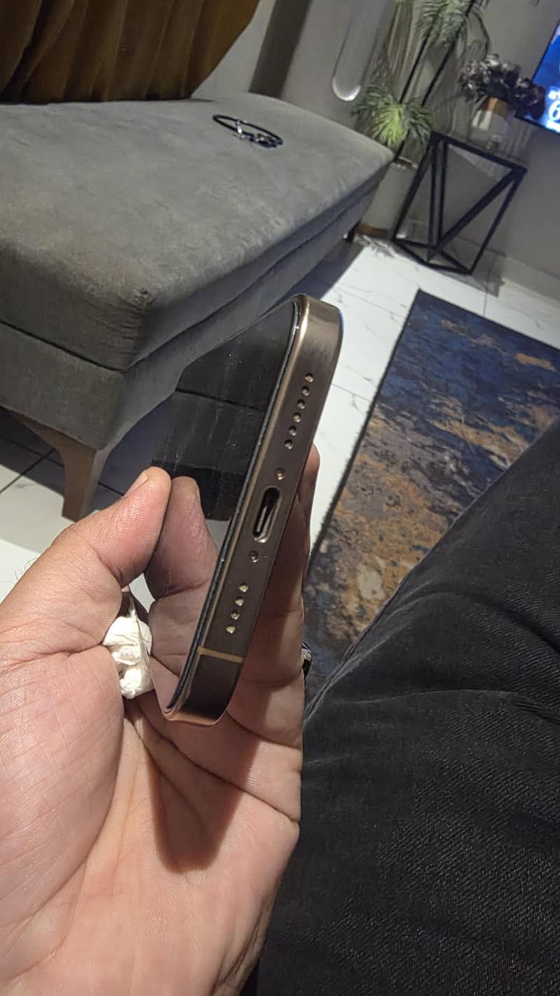 Apple iPhone 16 Pro Max 5