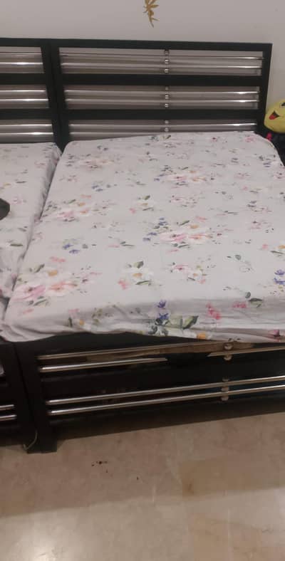 2 iron bed with matress