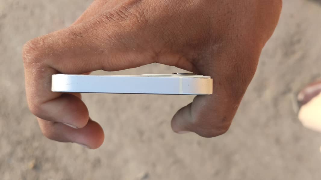 Apple iPhone 12 3