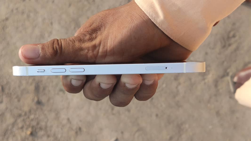 Apple iPhone 12 5