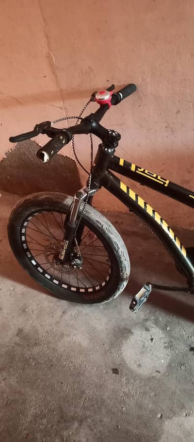 new condition 10/9.5 new tyres