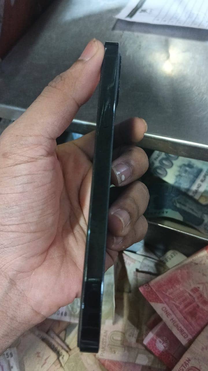Apple iPhone 12 Pro 3