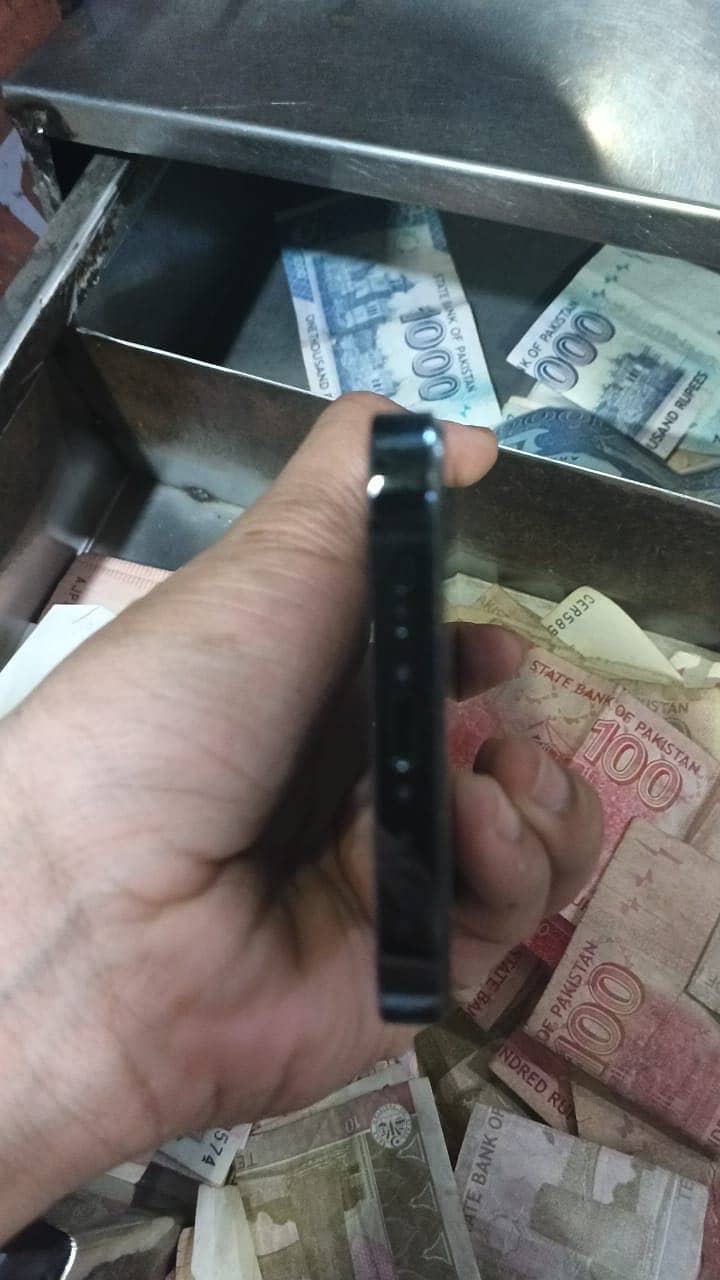 Apple iPhone 12 Pro 4