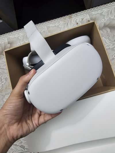 Meta oculus Quest 2 128gb with box and controllers
