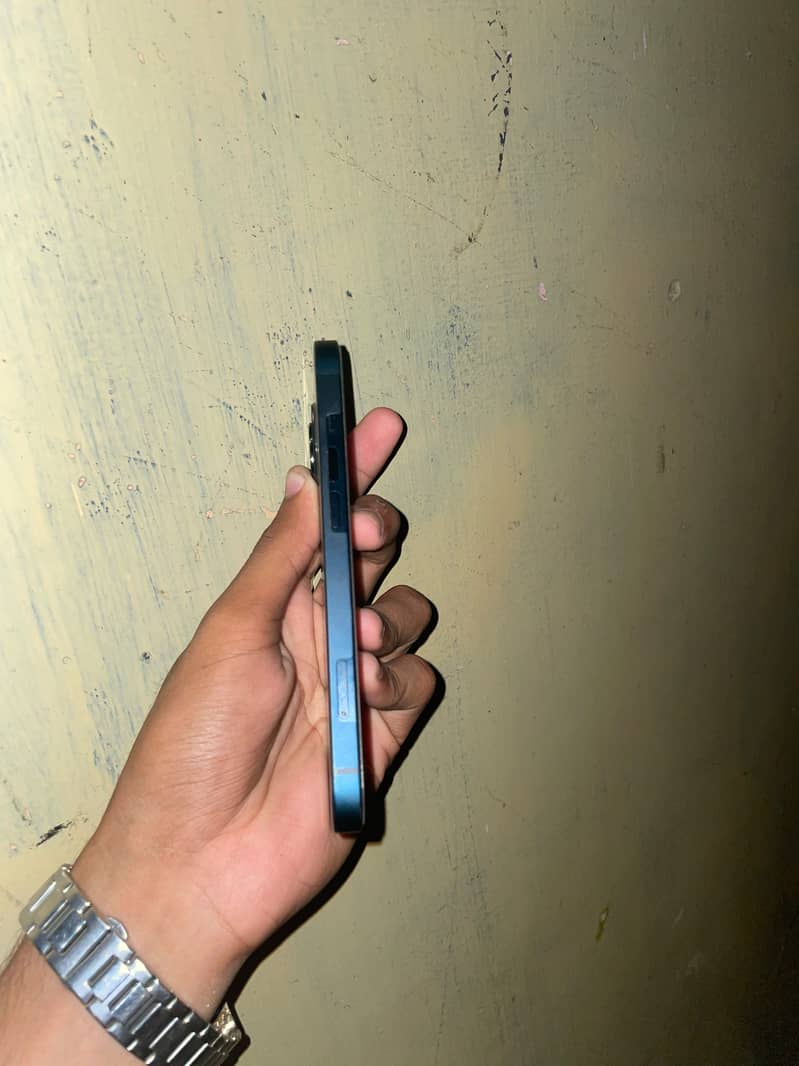 Apple iPhone 13 1