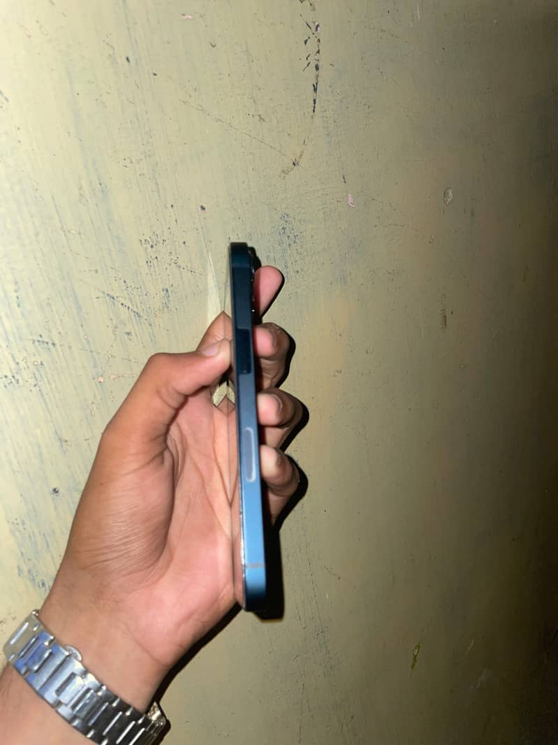 Apple iPhone 13 4