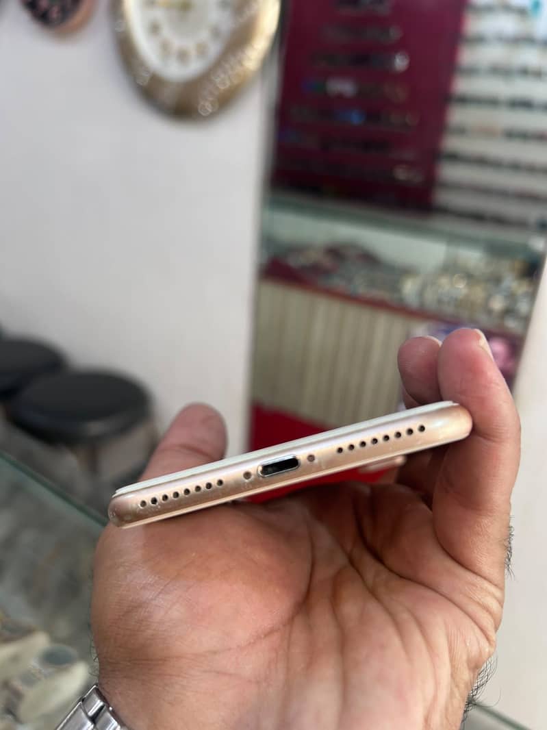 Apple iPhone 8 Plus 1