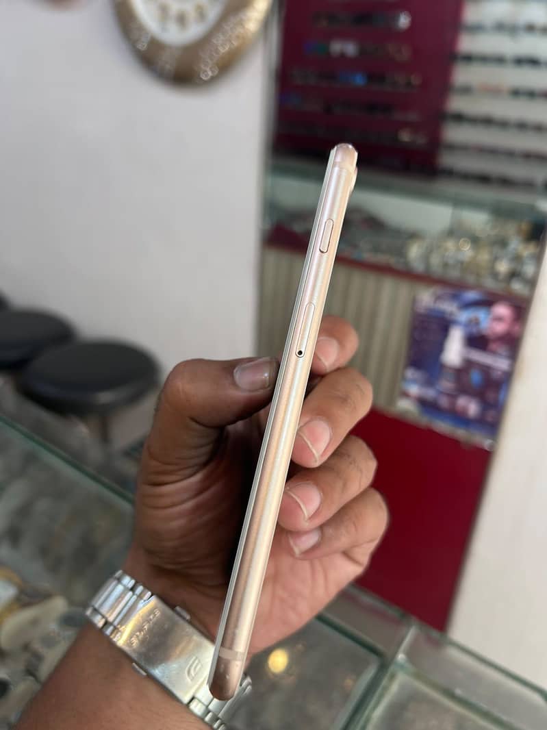 Apple iPhone 8 Plus 4