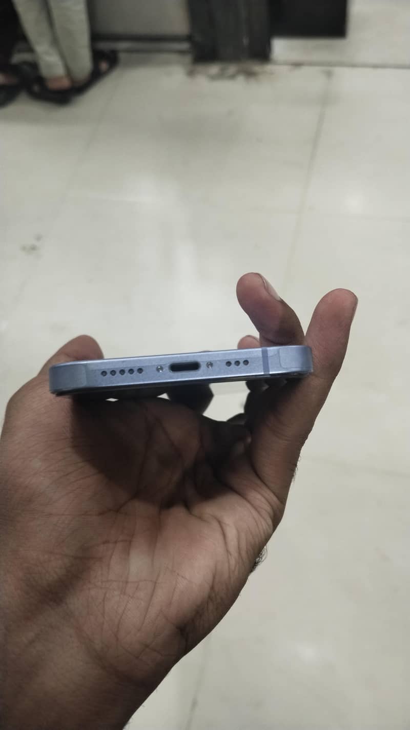 Apple iPhone 12 4
