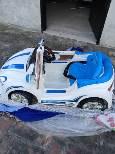 Kids car in good condtion