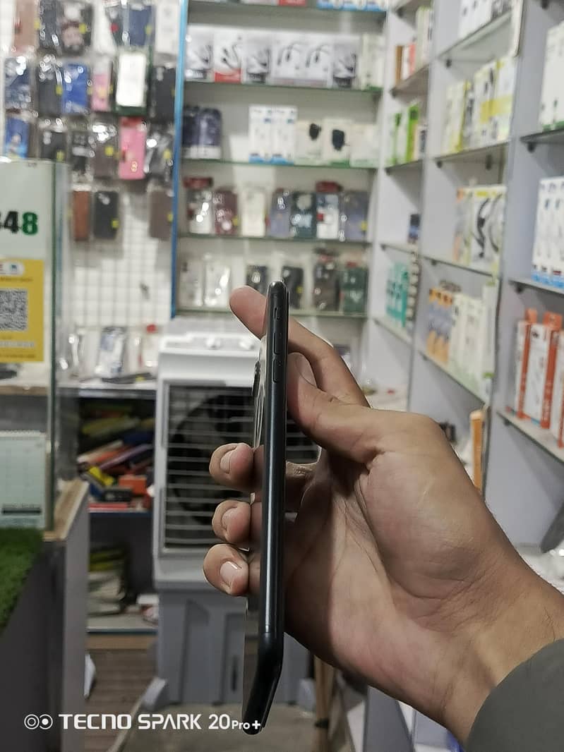 Apple iPhone 7 Plus 2