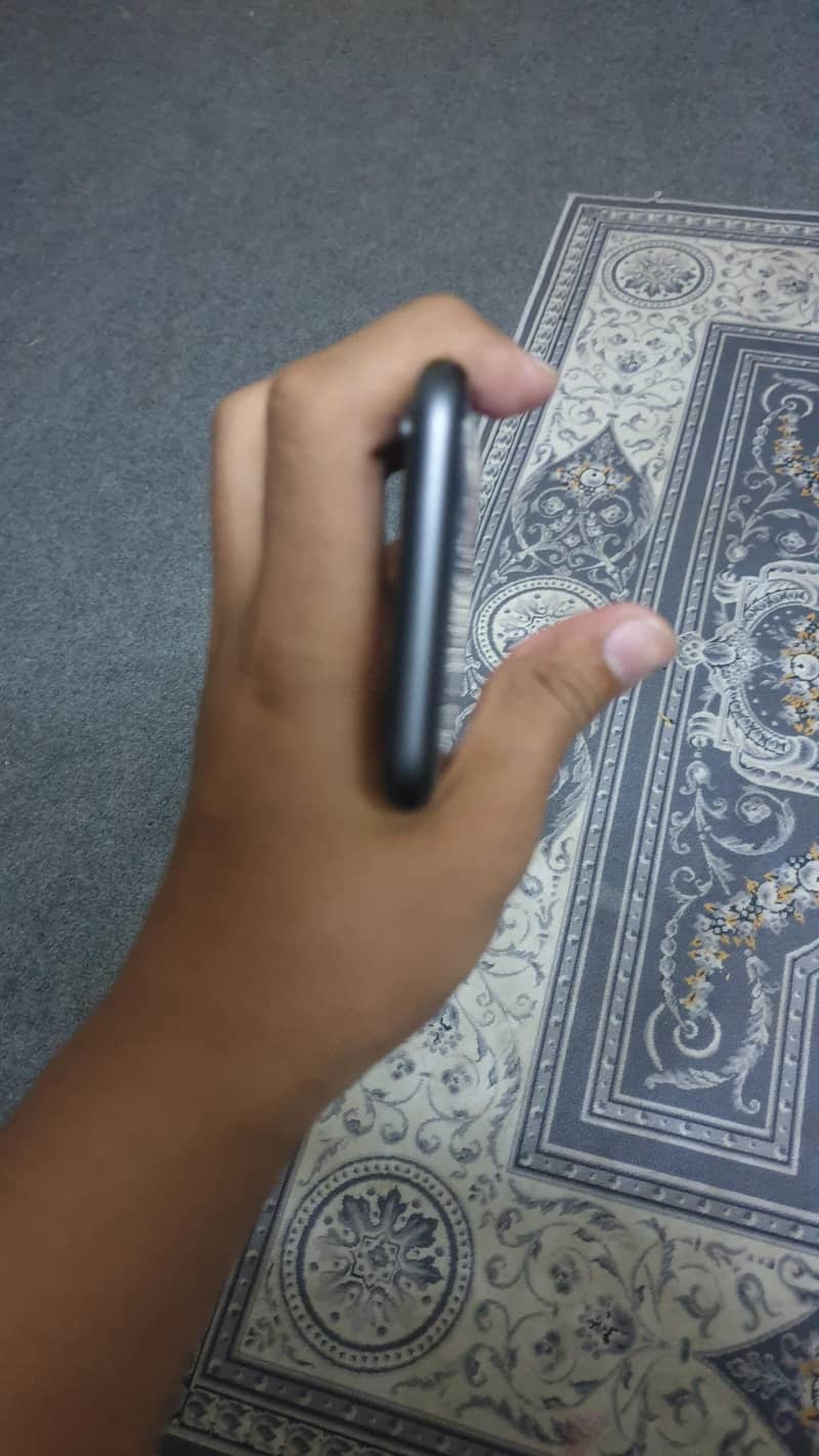 Apple iPhone 11 3