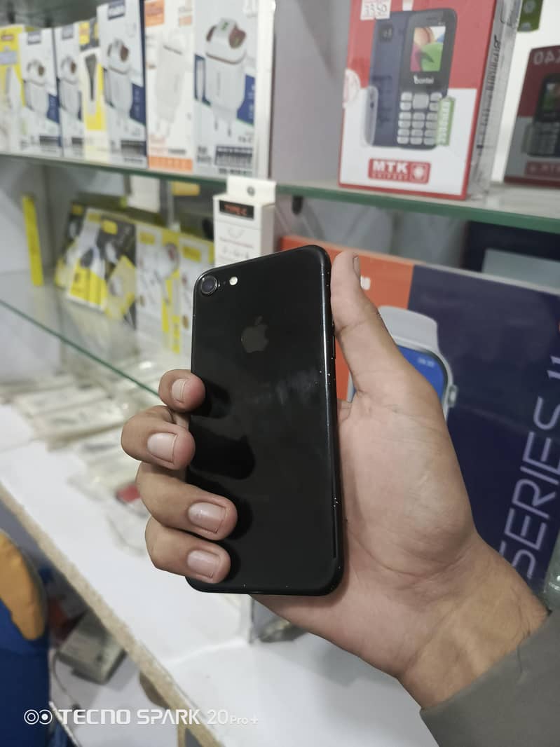 Apple iPhone 7 0