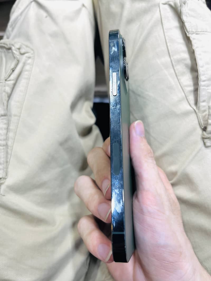 Apple iPhone 13 Pro Max 0
