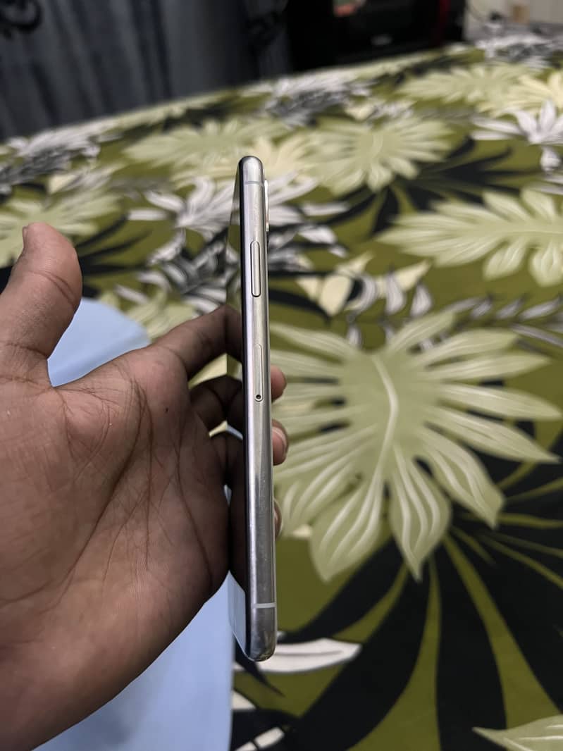 Apple iPhone X 3