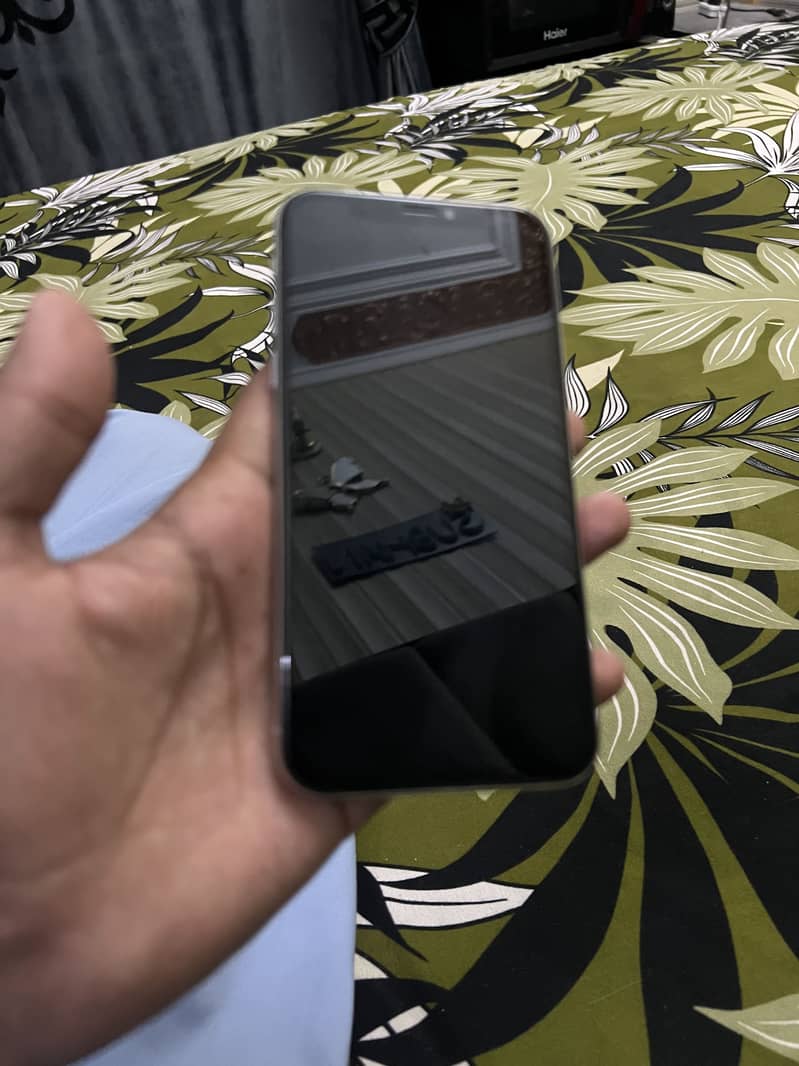Apple iPhone X 5