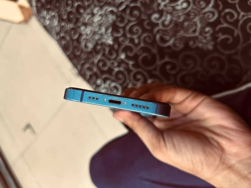 Apple iPhone 13 2