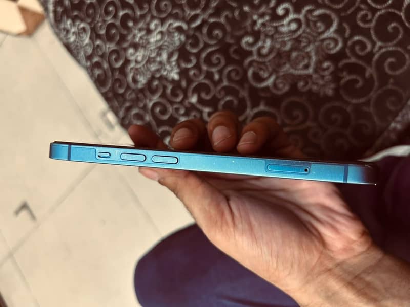 Apple iPhone 13 5