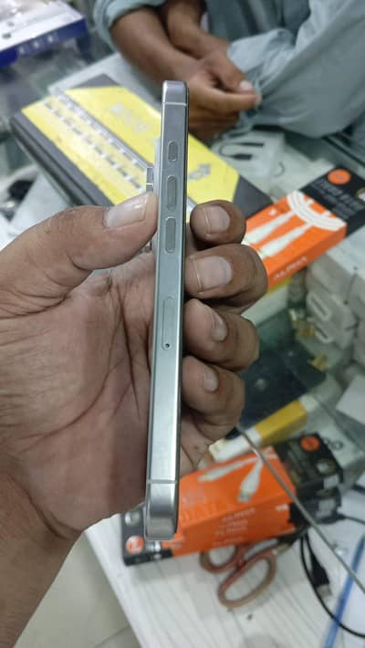 Apple iPhone 16 Pro