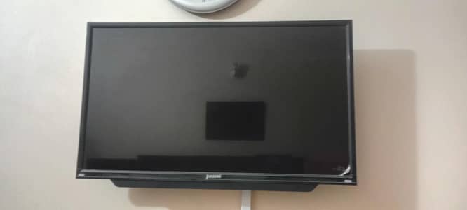 Samsung 32 Smart led Tv Wifi Youtube Netflix-4 year used -All ok