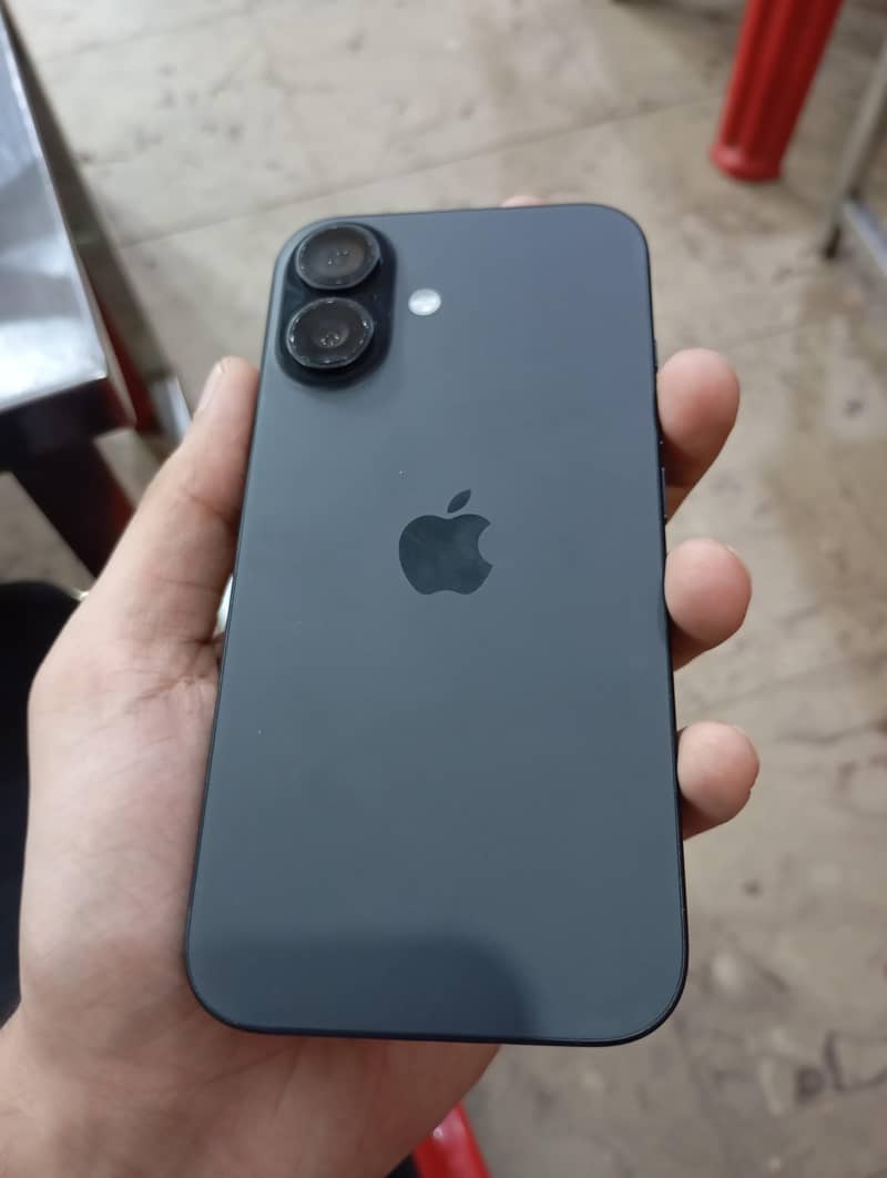Apple iPhone 16 1