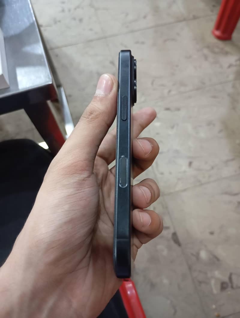 Apple iPhone 16 2