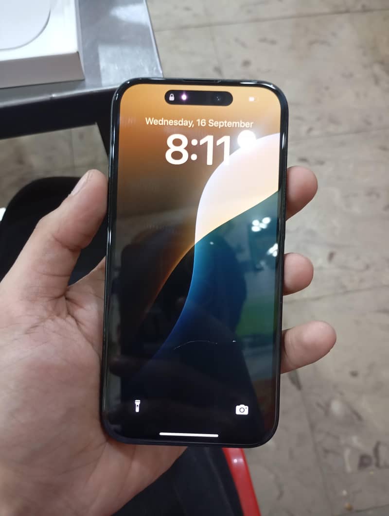 Apple iPhone 16 3