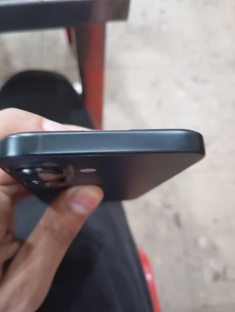 Apple iPhone 16 4