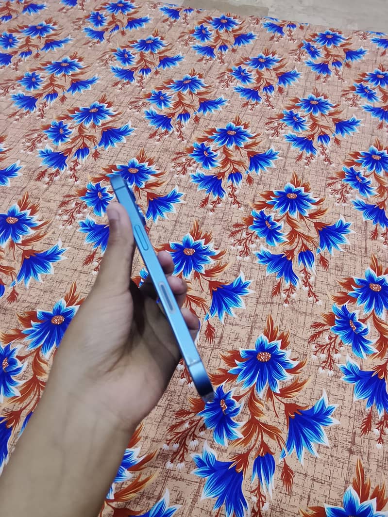 Apple iPhone 13 3