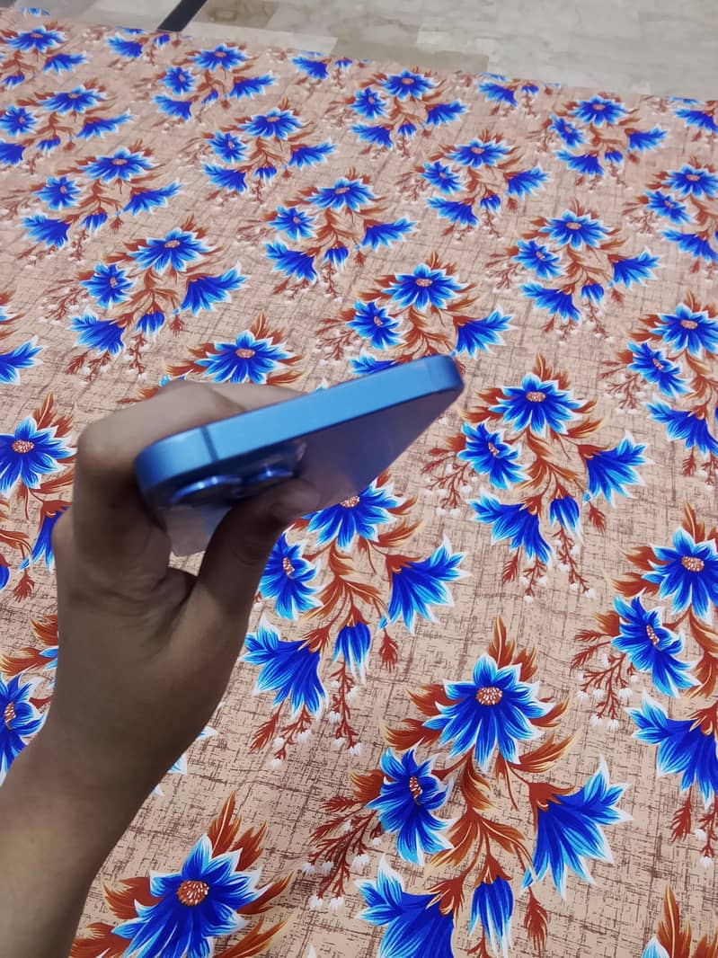 Apple iPhone 13 4