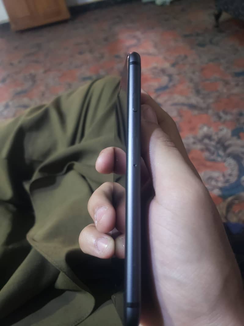 Apple iPhone 8 1