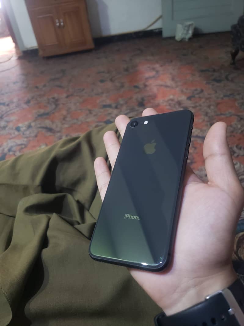 Apple iPhone 8 3