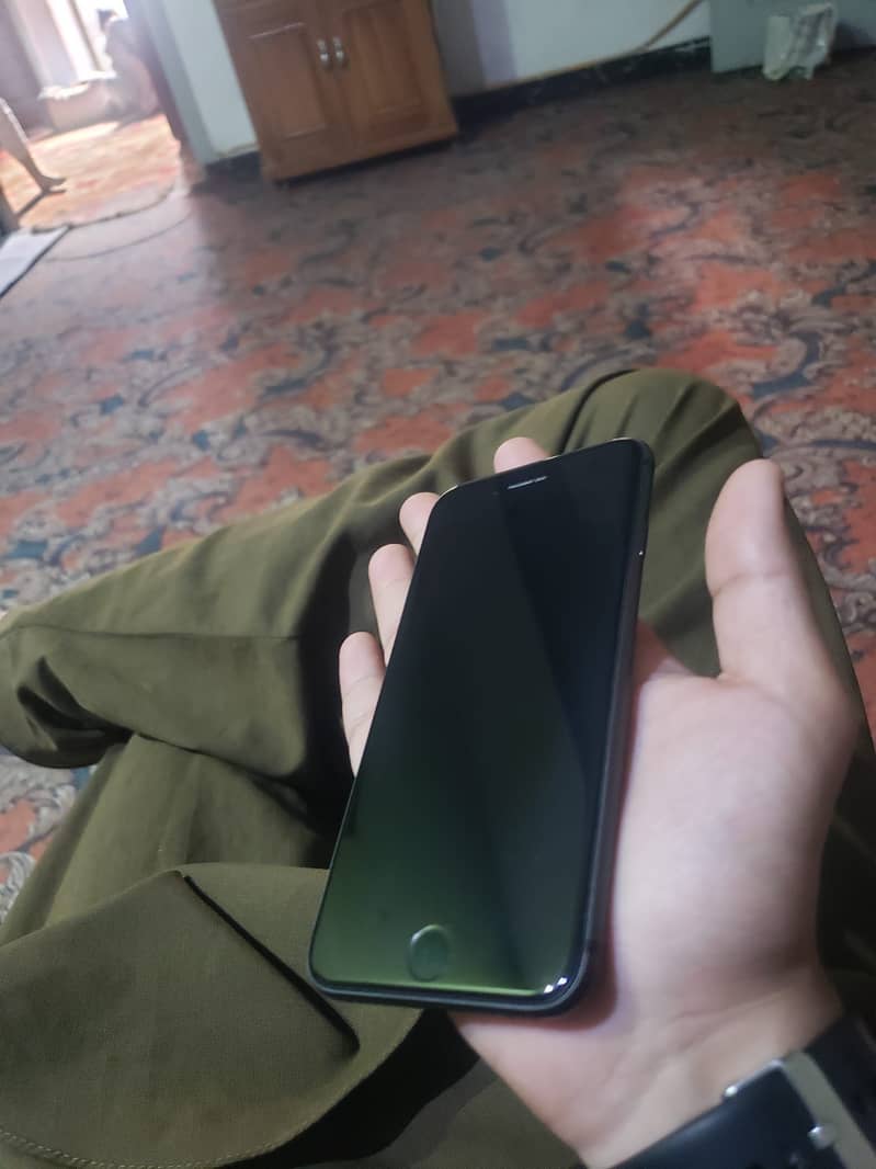 Apple iPhone 8 4