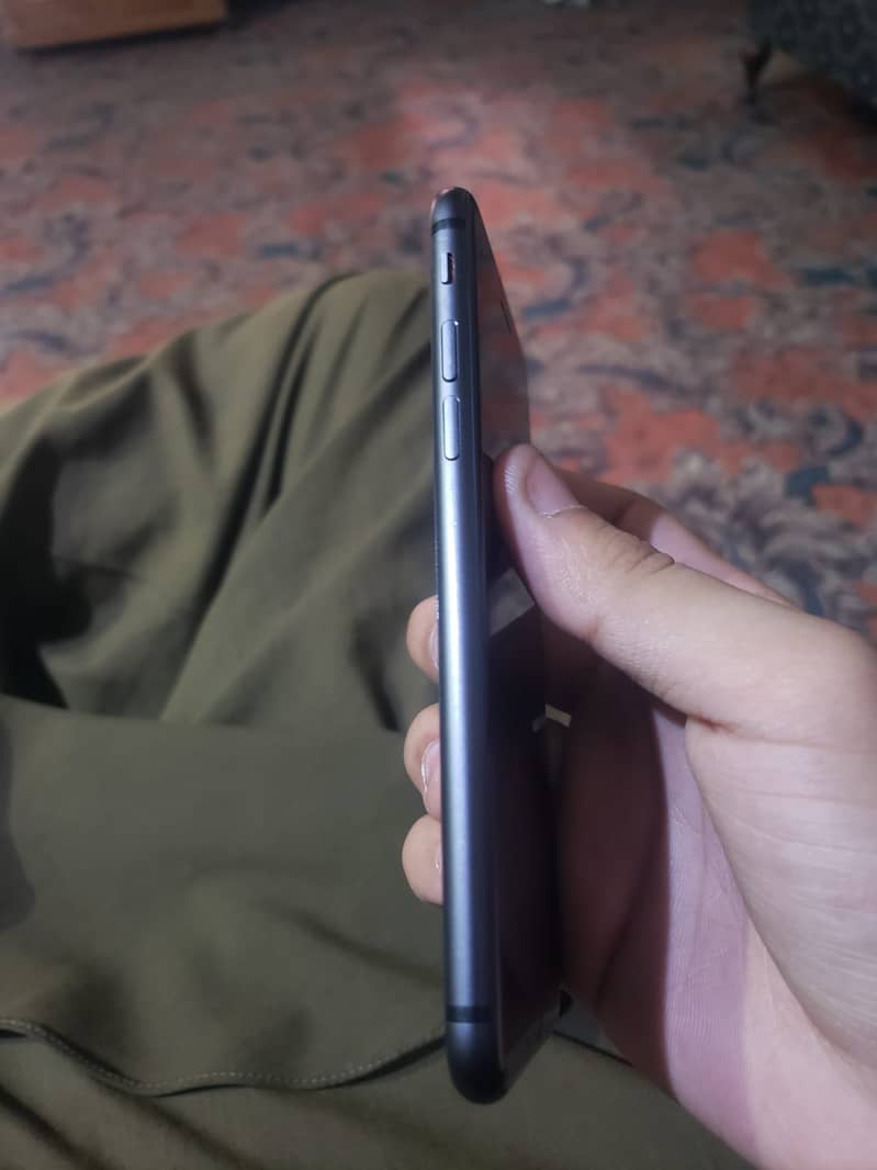 Apple iPhone 8 5