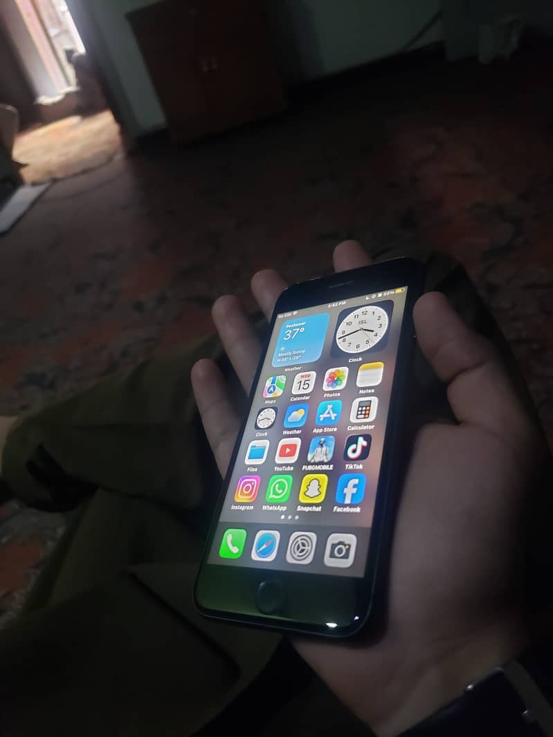 Apple iPhone 8 6