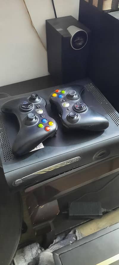 Xbox 360 jtag with 2 wireless controllers