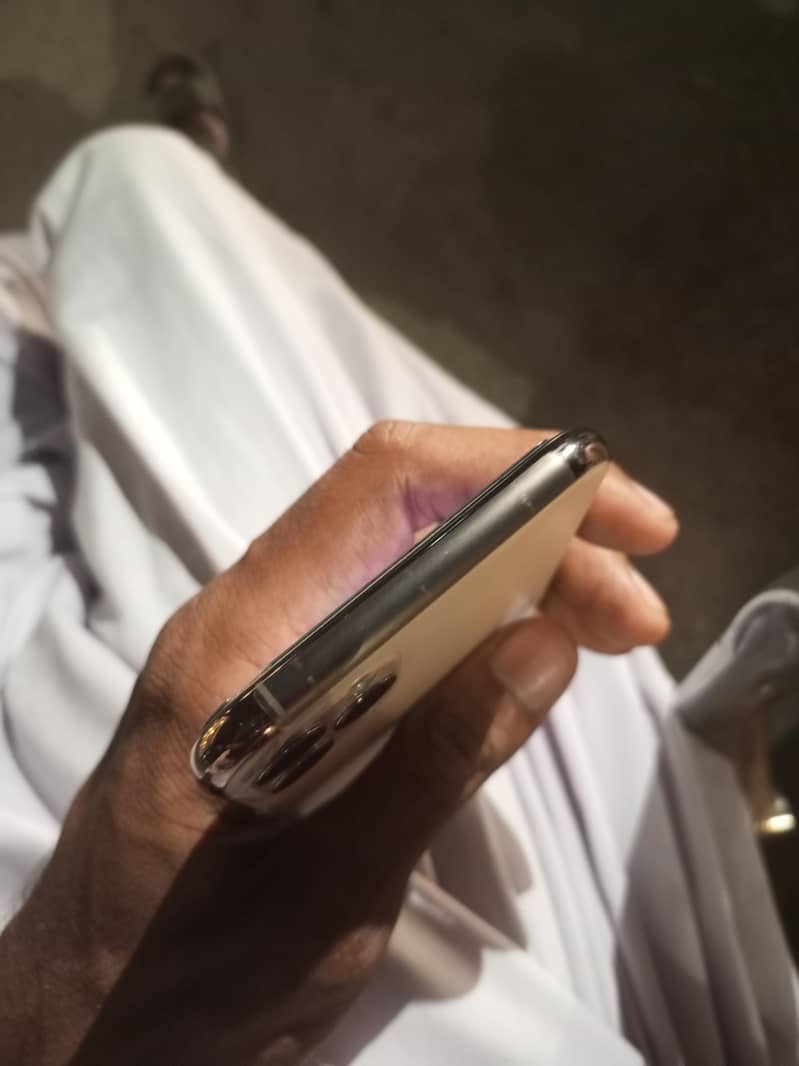 Apple iPhone 11 Pro Max 1