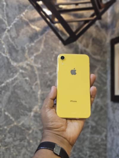 iPhone XR (128GB) Non-PTA Factory Unlocked – 4 Months SIM Time Availab