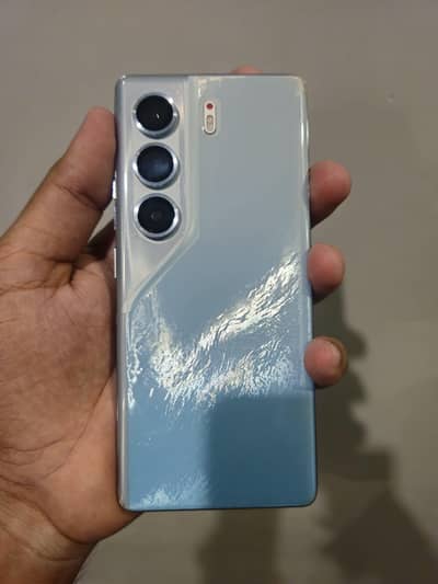 Tecno camon 40 pro complete box All ok peck set 2 month warranty me h