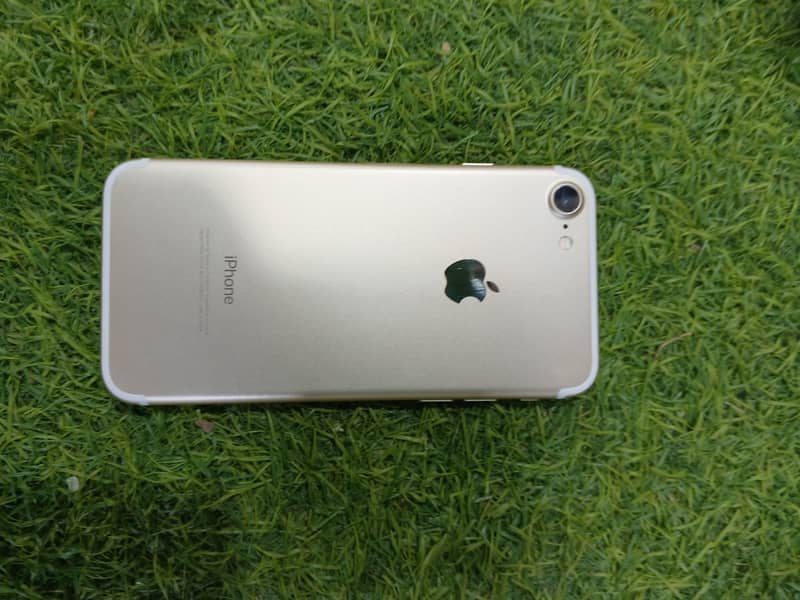 Apple iPhone 7 0