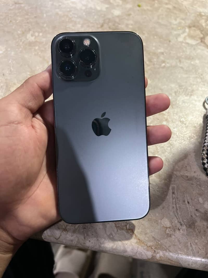 Apple iPhone 13 Pro Max 4