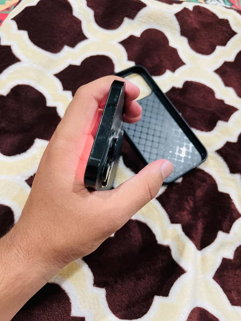 Apple iPhone 14 Pro Max 1