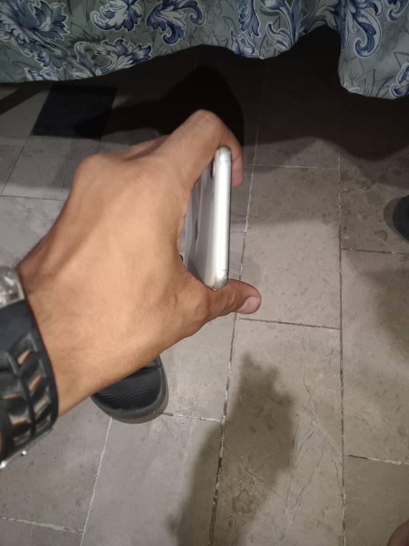 Apple iPhone SE 2 1