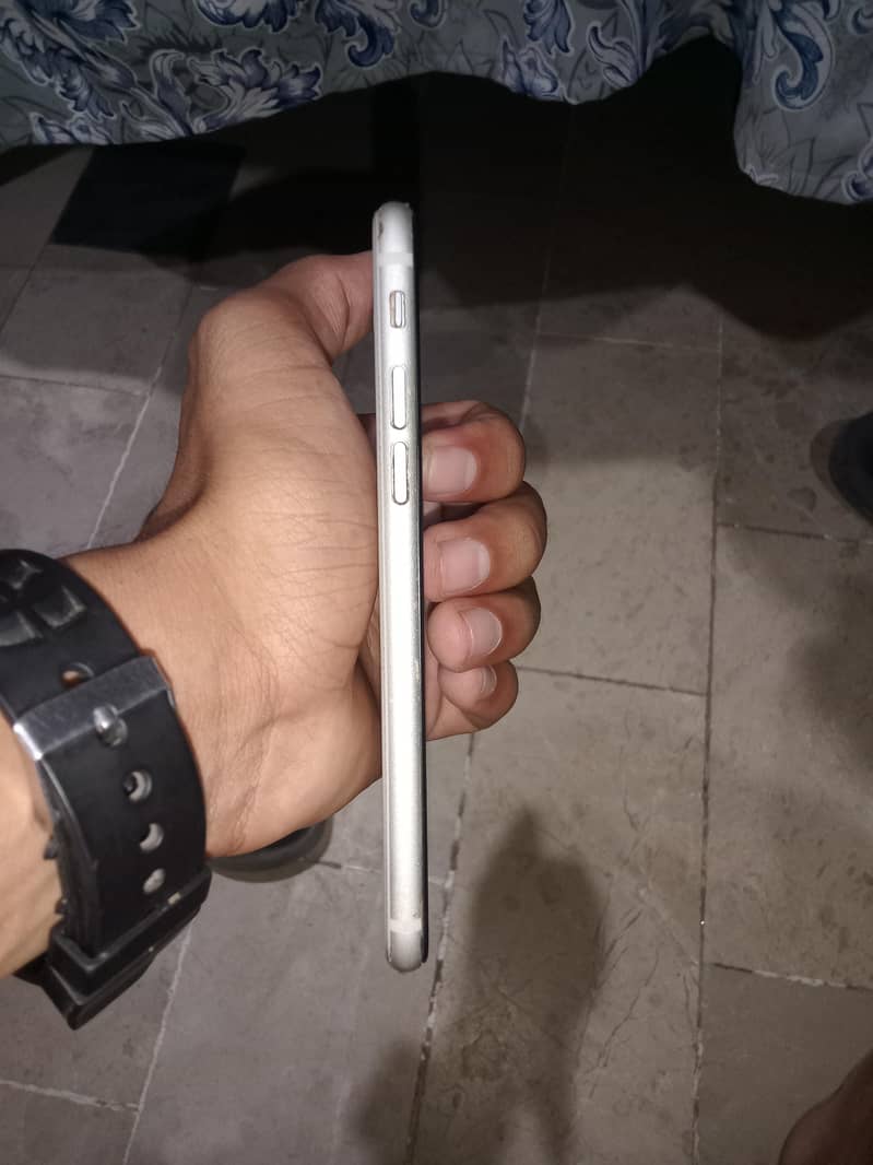 Apple iPhone SE 2 3